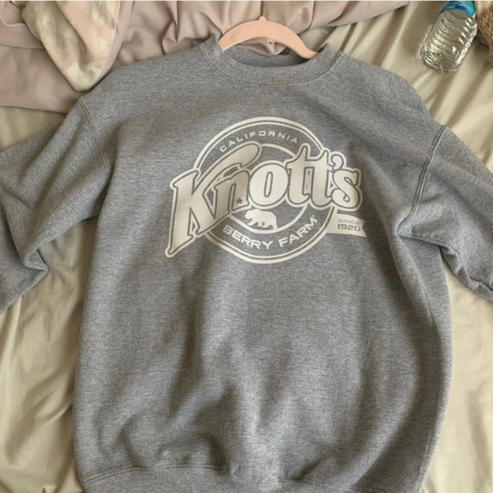 knotts berry farm sweater !